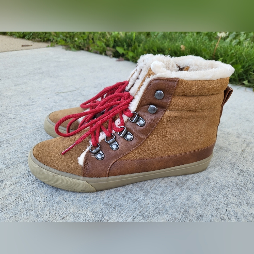 American Eagle brown boots with faux fur, size  8
